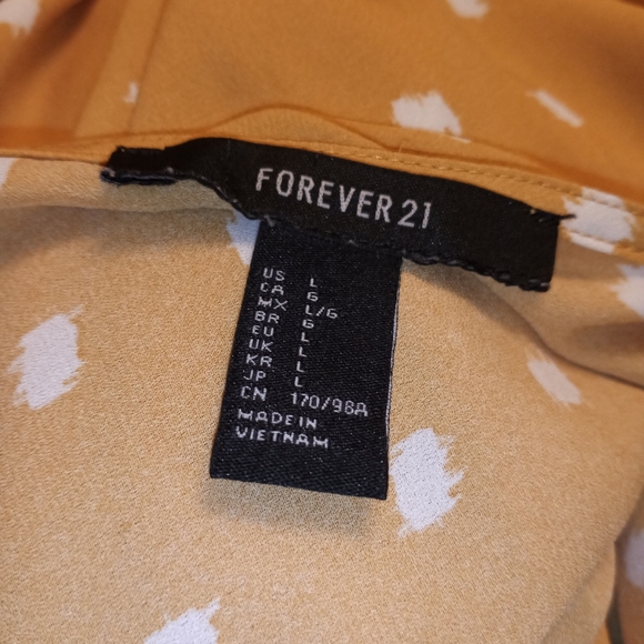 FOREVER 21 - Picture 3 of 4